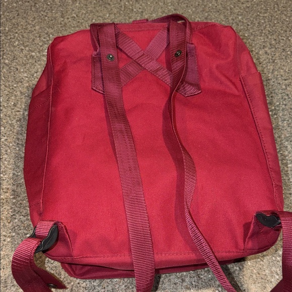 Fjallraven Kånken Deep Red Backpack - Picture 2 of 3